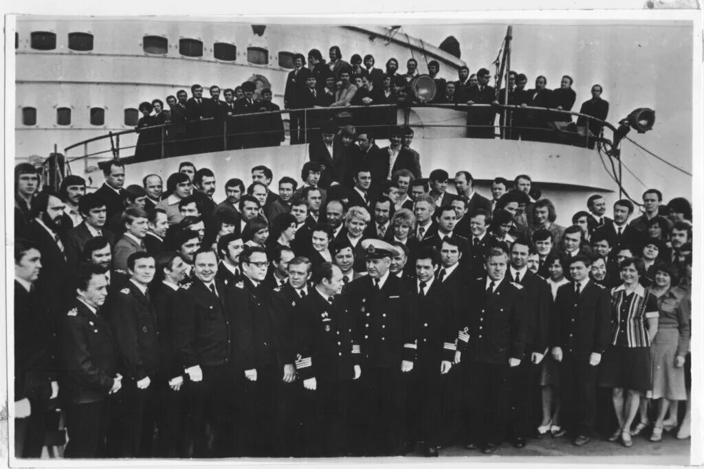 Экипаж атомного ледокола. Атомный ледокол таймыр. Экипаж атомного ледокола. Корабль илья муромец северный флот. Ледокол ямал в мурманске.