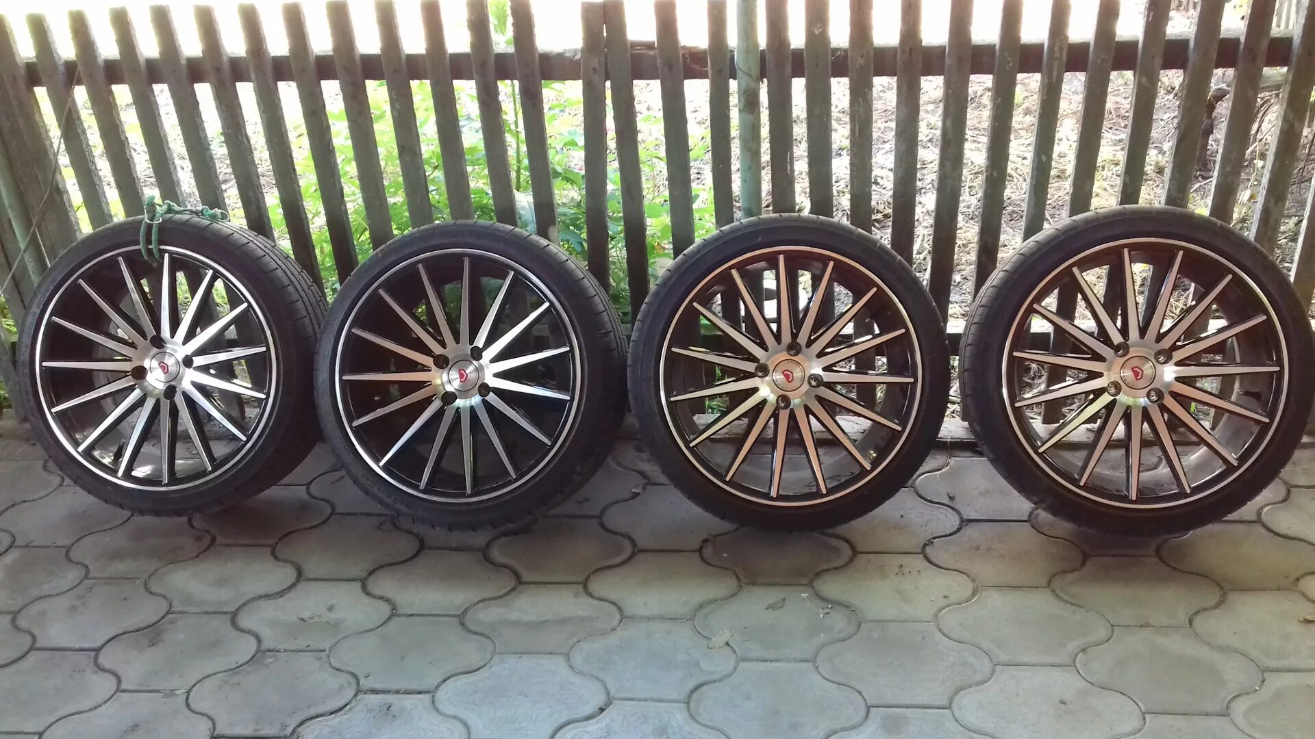 Колеса летние купить р17. Vossen vfs2 r16 4x100. Vossen vfs2 r17. Vossen vfs2 реплика. Литые диски Vossen vfs2 r16.