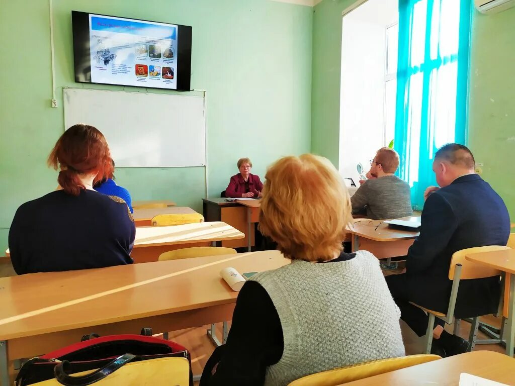 ГБПОУ РО РКРИПТ. РГКРИПТ преподаватели. РКРИПТ В Ростове на Дону. Учитель выступает с докладом. Сайт ркрипт в ростове на дону