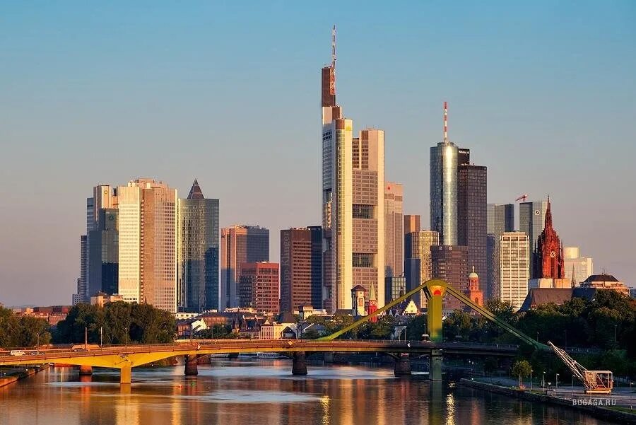 Вид с 110 этажа всемирного торгового центра. Рубка яхты беринг. Fifth largest. Яхта люкс. Современная архитектура эйндховена eindhoven.