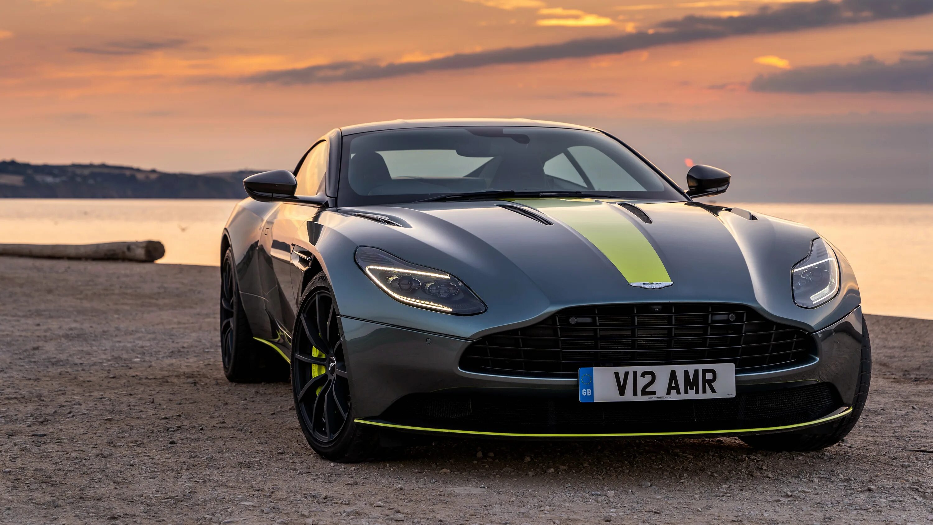 Aston martin db. Автомобиль aston martin db11. aston martin db11 amr.
