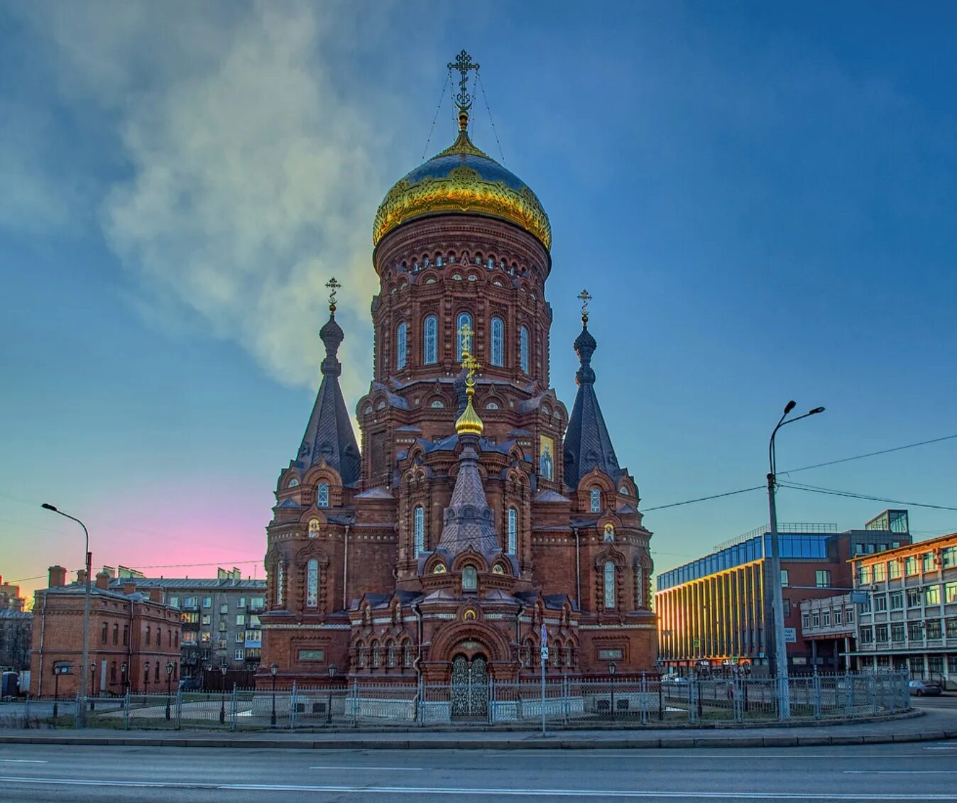 Храм на Гутуевском острове Санкт-Петербург. Богоявленская Церковь Санкт-Петербург Гутуевский остров. Богоявленская Церковь на Гутуевском острове.