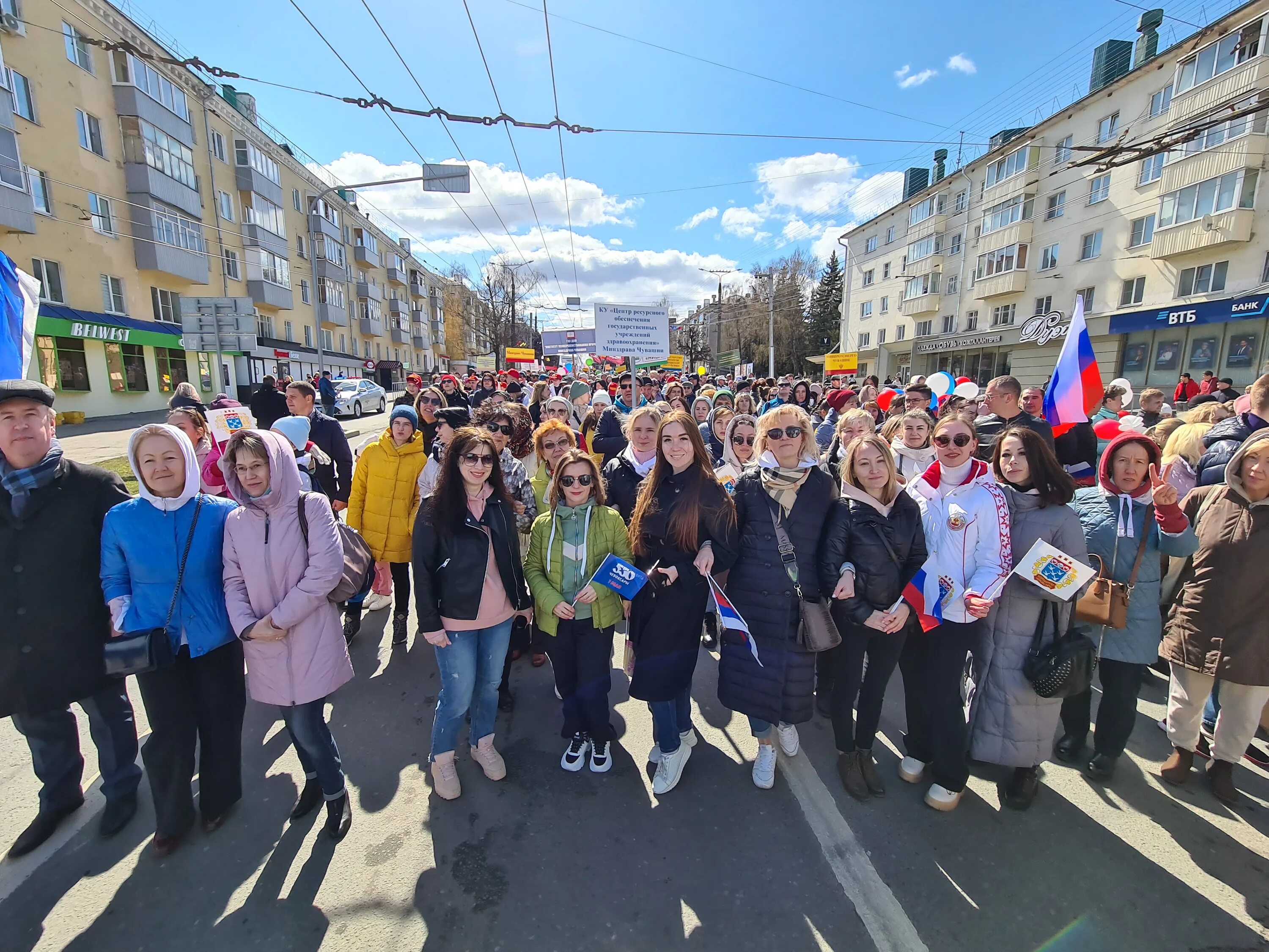 Главные новости чебоксары. Первомайское шествие Чебоксары. 1 Мая парад Чебоксарах 2022. Первомайская демонстрация 2022 Чебоксары. Демонстрация 1 мая Чебоксары.