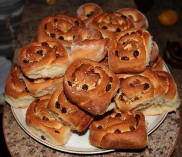 Булочки с изюмом на кефире