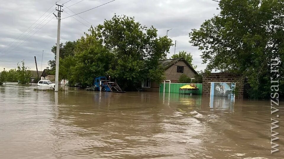 Какие села затопило. Село солянка озинский район. наводнение в селе солянка саратовской области. подтопление деревни. затопленные села.