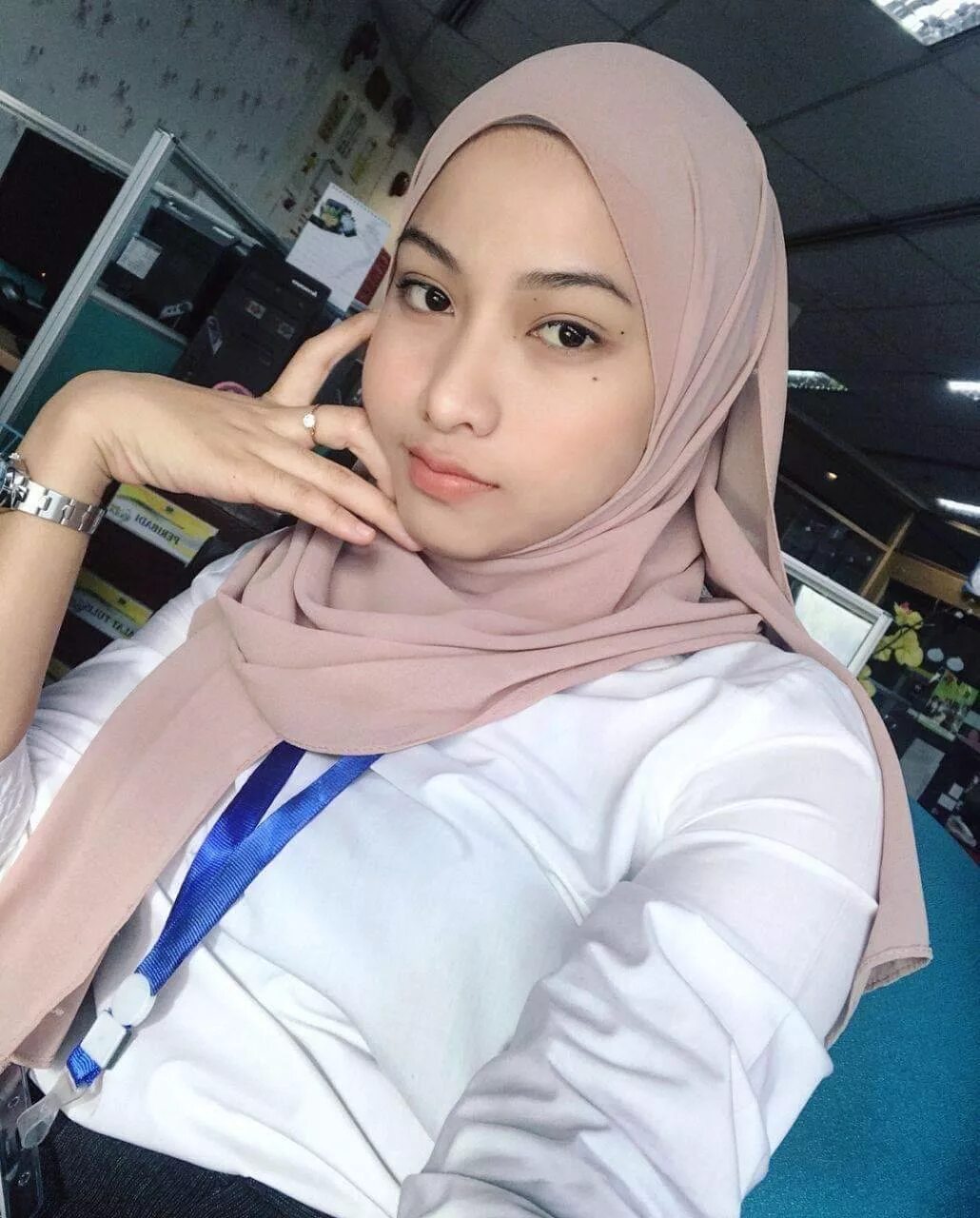 Малайзия девушки. Abg sma Colmek 2021. Tia Azman. Малайзия скандал хиджаб. Main cantik