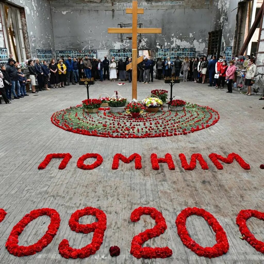 Годовщина беслана день памяти в детсаду 29 медвежье озерский. Отец феофан замесов на годовщине беслана. Годовщина беслана день памяти в детсаду 29 медвежье озерский. В 2004 году захвачена школа в беслане. Бислан с днём рождения тебя.