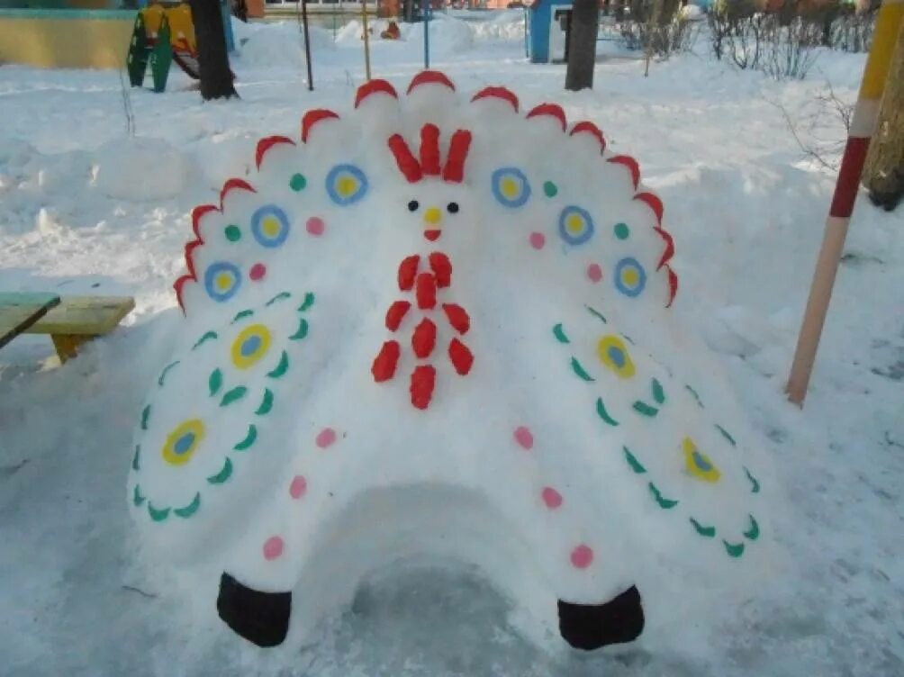 Постройки из снега в детском саду на участке. Зимний участок в детском саду. Зимние постройки в детском саду. Снежные постройки в детском саду. Снежные постройки в детском саду.