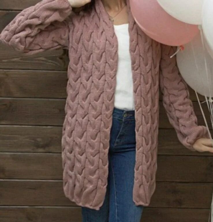 Кардиган с косами спицами. Кардиган косой спицами. Жгуты на кардигане. Кардиган женский вязаный спицами. Кардиган с косами.