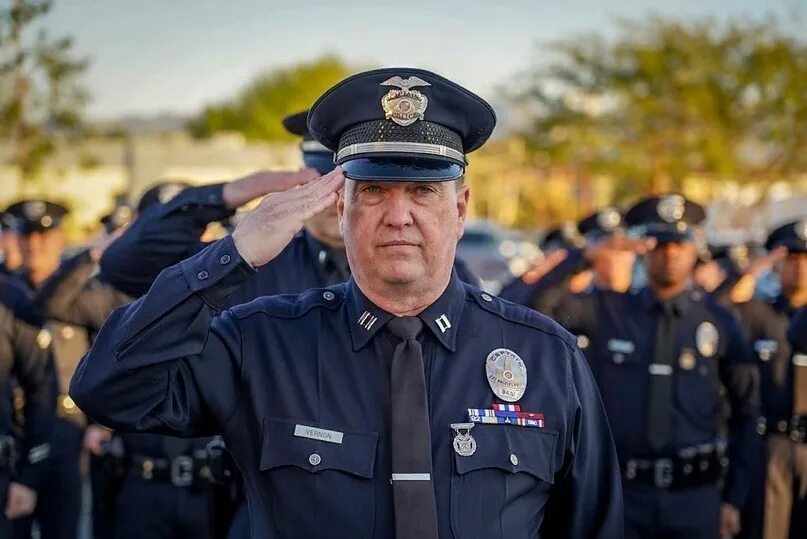 Офицер полиции сша. Полиция сша lapd. полицейские лос анджелеса патруль. шеф lapd. капитан лапд.