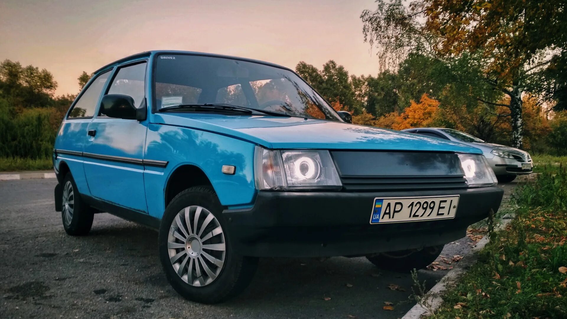 Таврия описание. Заз-1102 «таврия». заз таврия 1102 синий. zaz 1102 таврия. заз таврия голубая.