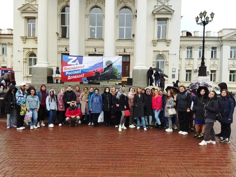 В поддержку Российской. Севастополь митинг концерт. Севастополь митинг концерт в поддержку Донбасса. Митинг в поддержку России.