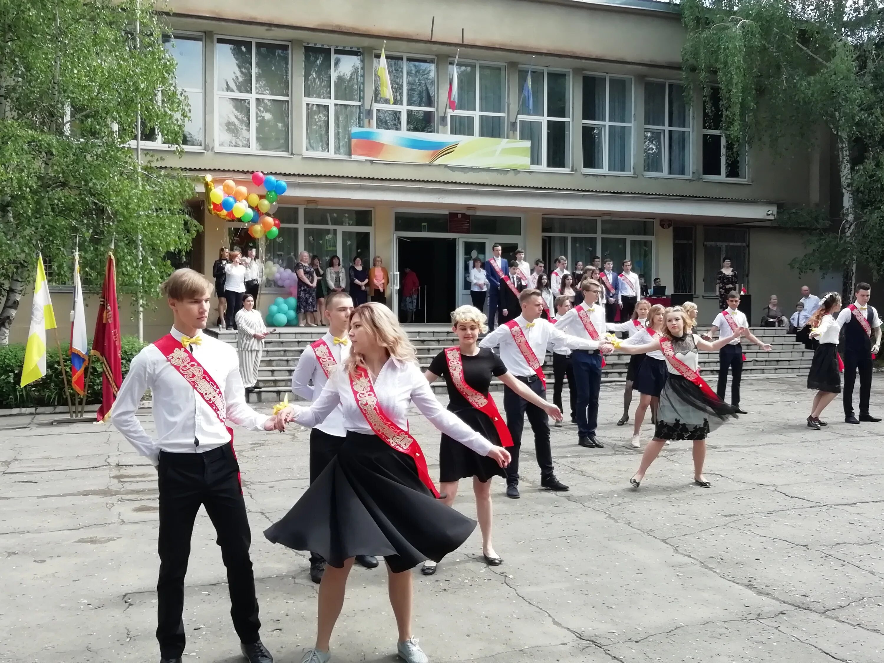 Танец под песню последний звонок