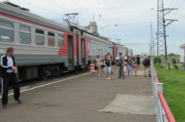 Поезд сальск петербург. Электричка Ростов Сальск. Сальск Пригородный вокзал. Электричка Ростов ссоьск. Сальск Ростов РЖД.