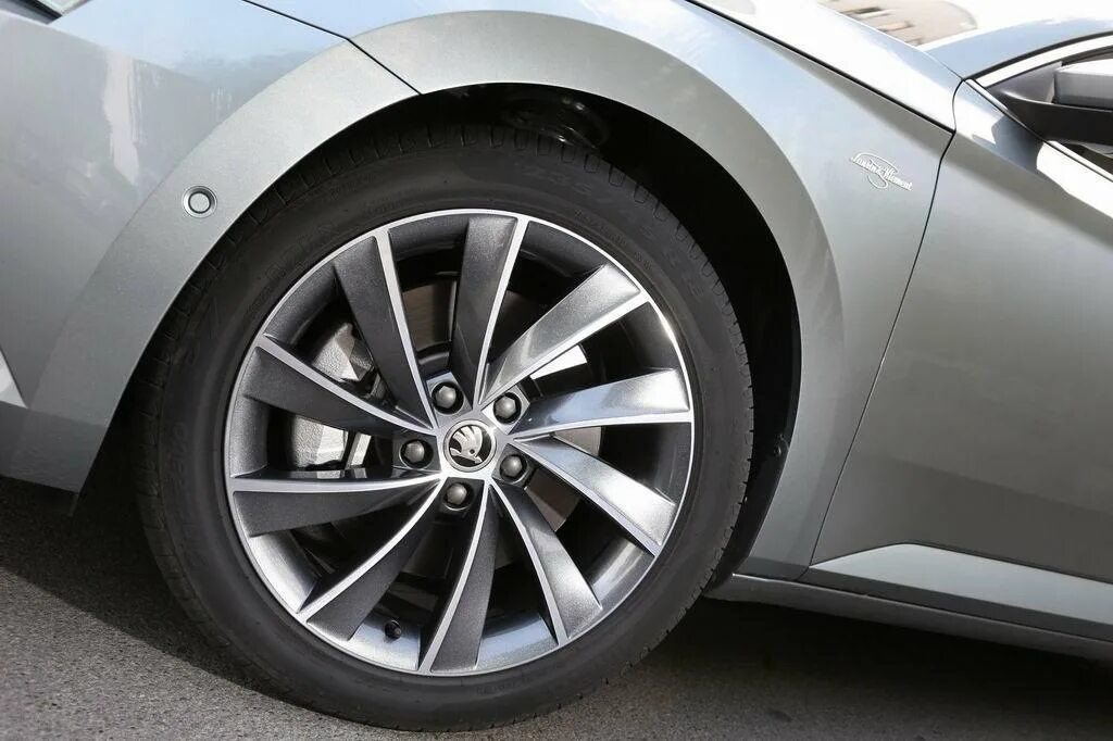 Диски на шкода суперб. Диски skoda superb r18. диски шкода суперб r18. диски шкода суперб 3 r18. pegasus r18 skoda.