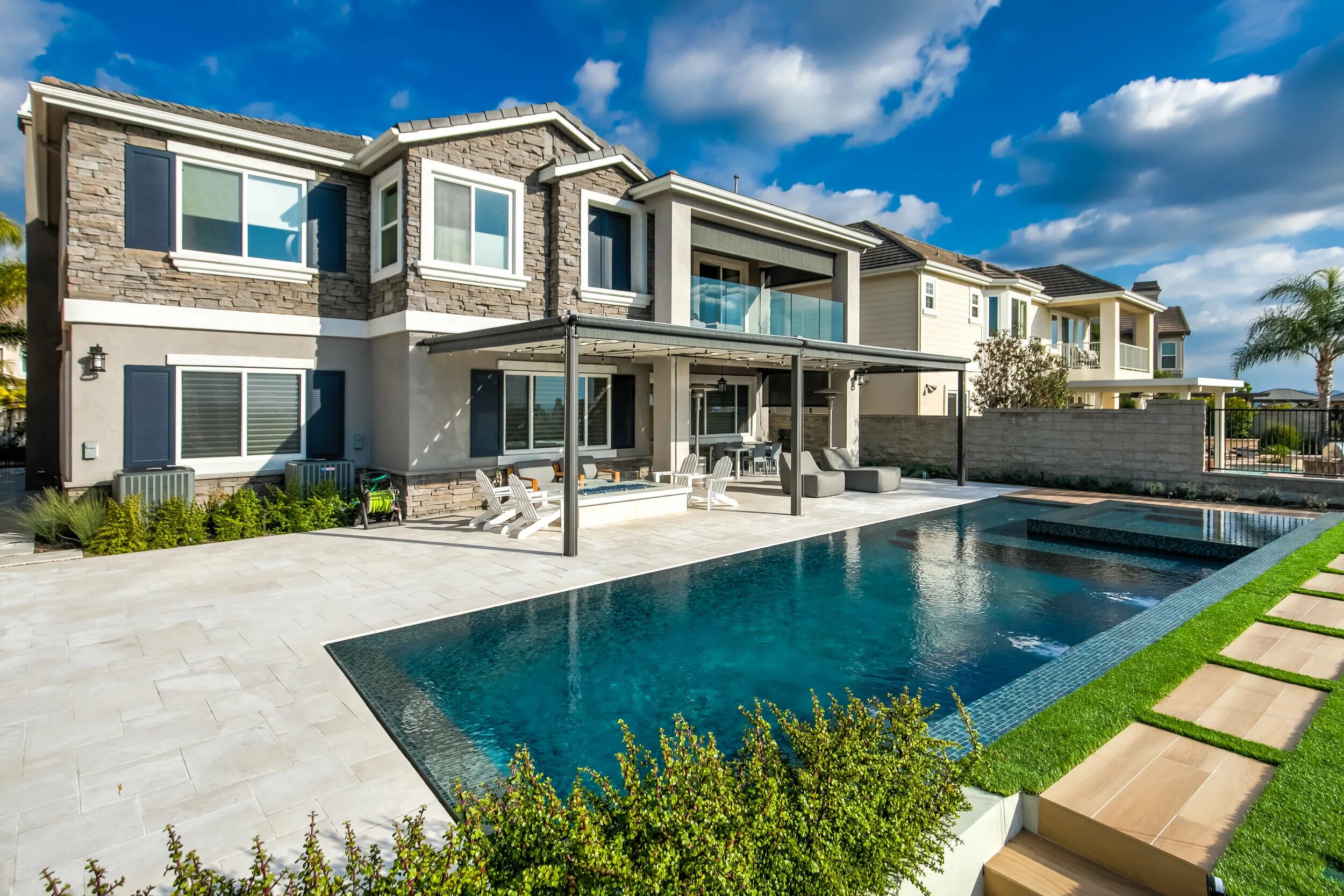 Одноэтажная вилла. Топ 5 недвижимость. Тождество недвижимость. Особняк marbella испания. Топ 5 недвижимость.