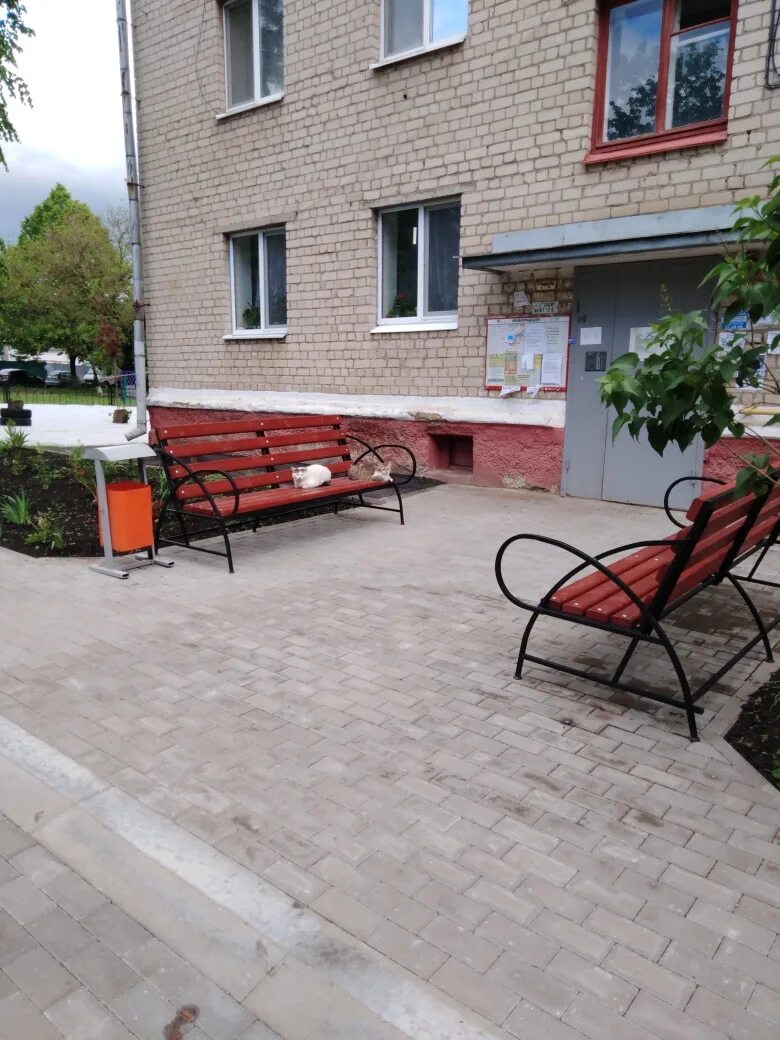 Благоустройство валуйки урицкого. Сквер на улице преображаемой в белгороде. Белгород клумбы. Благоустройство сквера. Белгород благоустройство.
