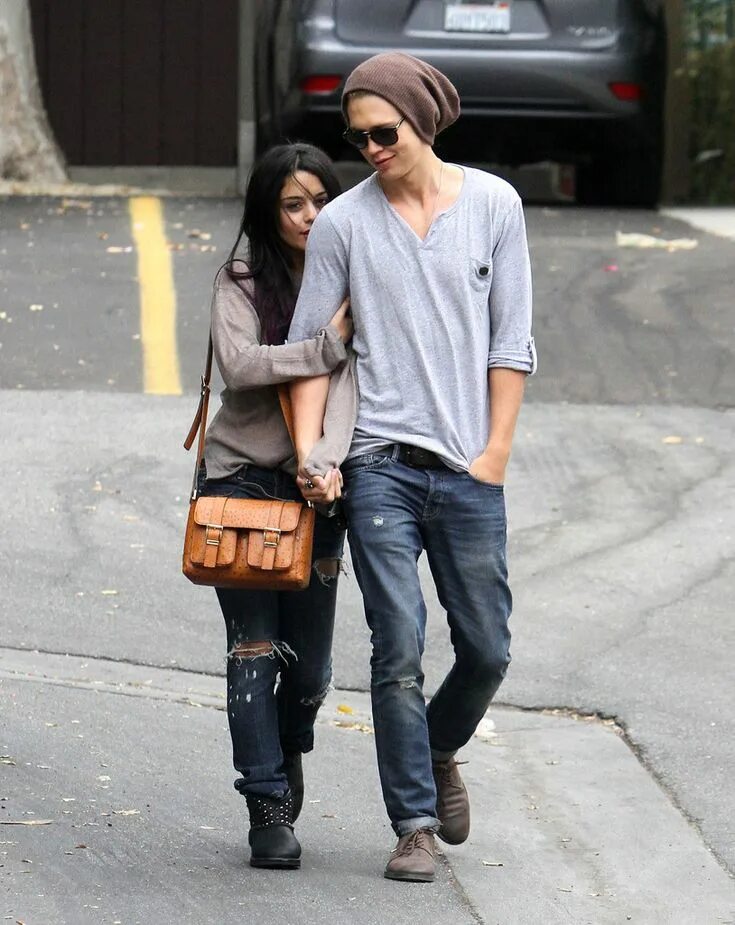 Бойфренд девочки. Vanessa hudgens and Austin Butler. Остин Батлер 2023. Девушка с бойфрендом.