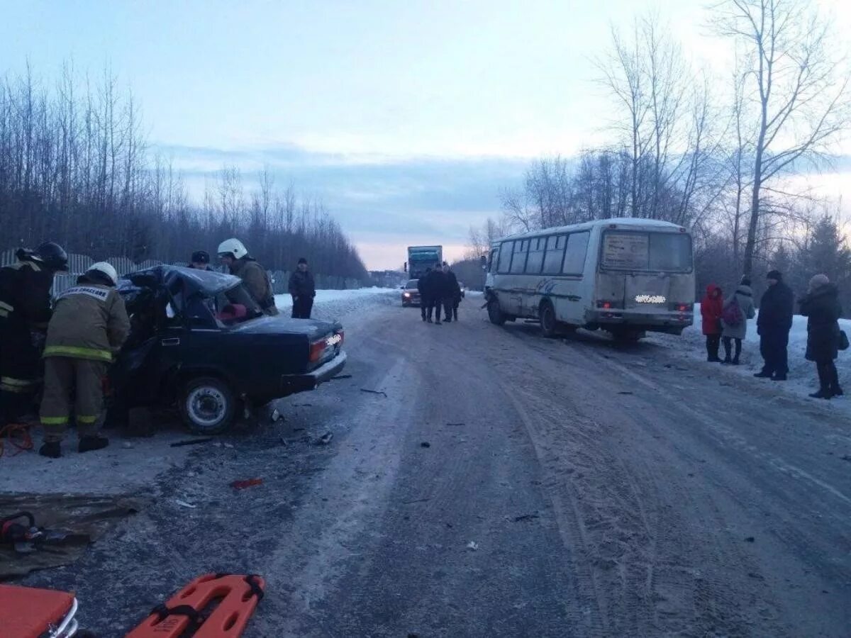 Авария с автобусом в Вычегодском. Котлас новости в контакте подслушано