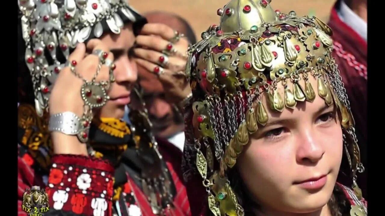 Курды зороастрийцы. Сирийские туркмены девушки. Туркменский национальный головной убор девушек. Иранский национальный головной убор.