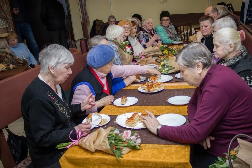 Упаковщик табачной продукции. Требуется на работу. Работа с ежедневной оплатой для женщин. Подработка. Ищу работу в новосибирске без опыта.