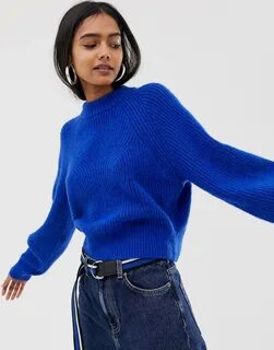 Ярко синий свитер