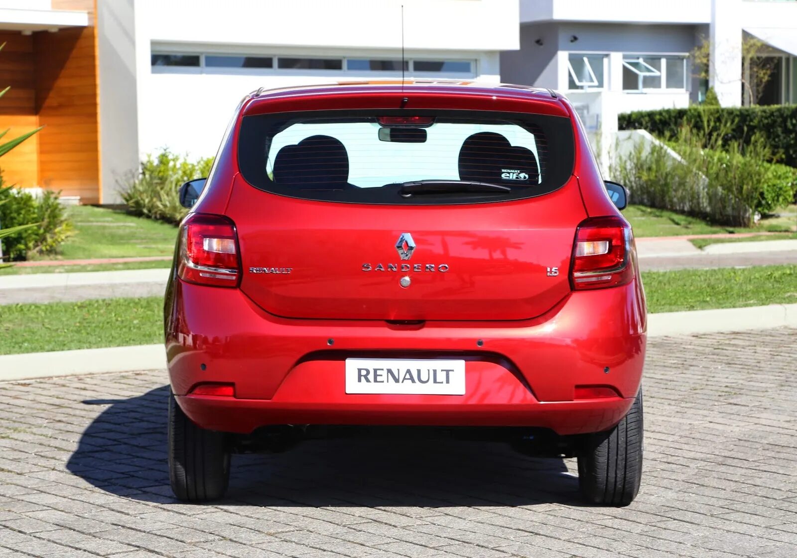 Рено задний вид. Renault Sandero 2 сзади. Renault Sandero Stepway сзади. Reno Sandero сзади. Рено Сандеро 2018 сзади.