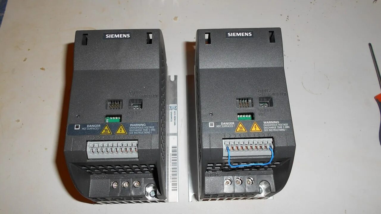 Купить преобразователь на 380 вольт. G110 Siemens частотный преобразователь. Частотник Сименс Sinamics g120. Частотный преобразователь Siemens g100. Частотный преобразователь Сименс Sinamics g120x 1/5 КВТ.