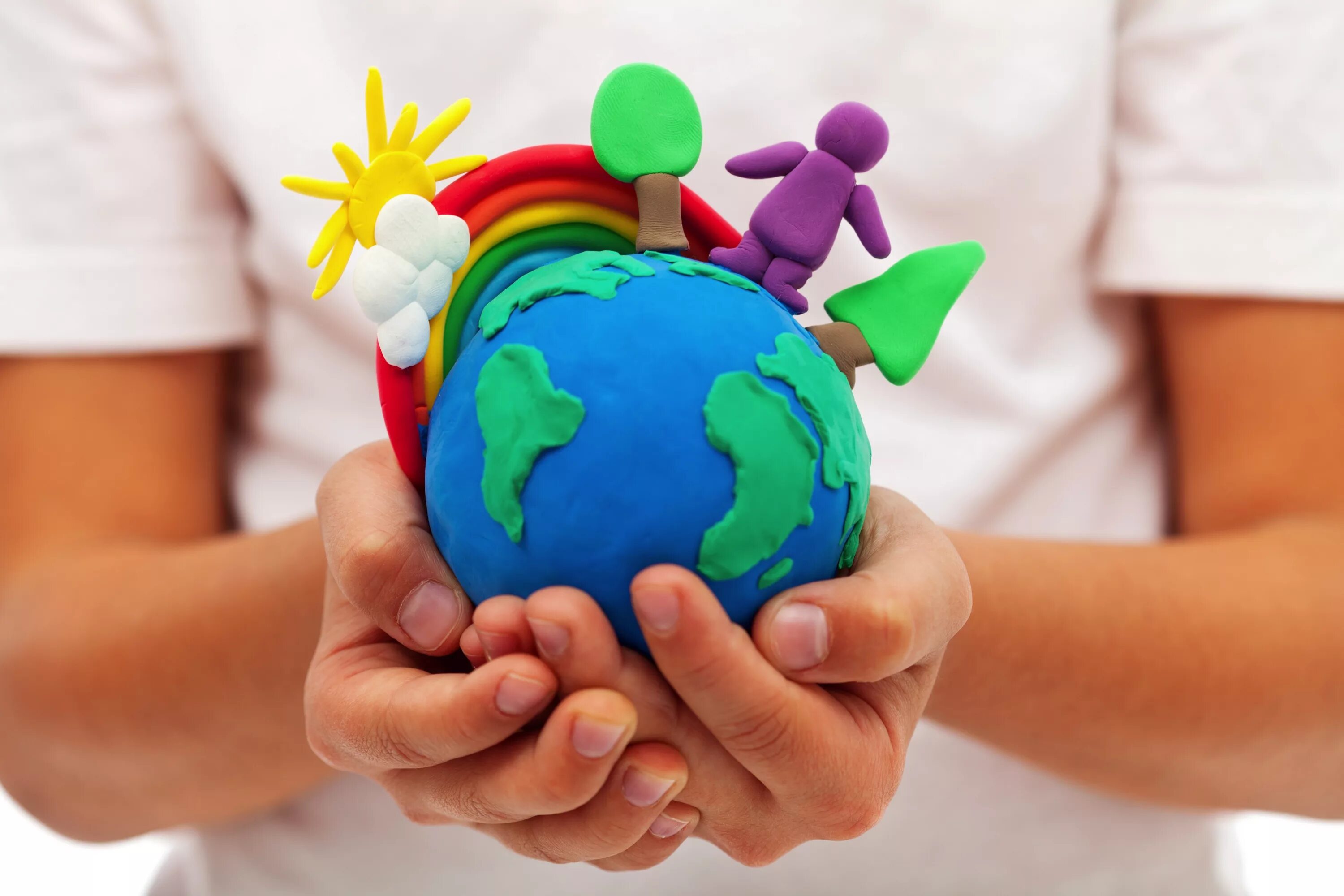 Урок окружающий социальный мир. Мир в руках ребенка. Планета в руках детей. Детям об экологии. Планеты для детей.