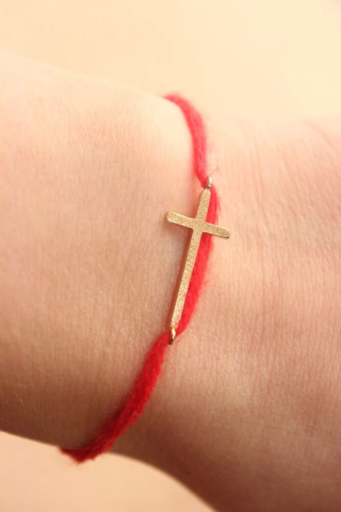 красная нить на запястье православные. красная нить на запястье православные. красный браслет с крестиком. красная нить на запястье православные. красная нить на запястье православные.