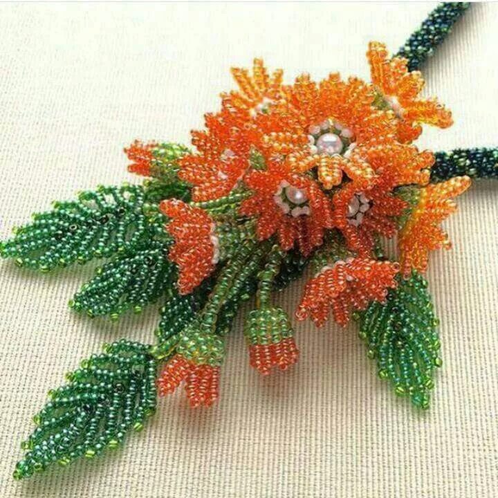 Цветы из бисера техника. Бисер цветы ндебеле. Хельга бисер ндебеле. Бисер Мак ндебеле. Плетение бисером.