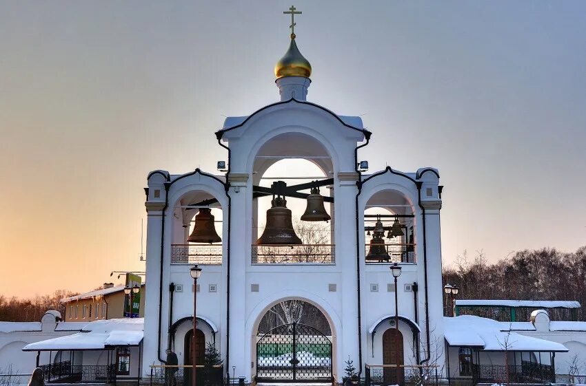 Путин в спасо преображенском соборе 2020. Протоиерей андрей кордочкин. Храм спаса нерукотворного образа (краснокаменск). Храм спаса нерукотворного образа огарево. Путин посетил рождественское богослужение в ново-огарёво.