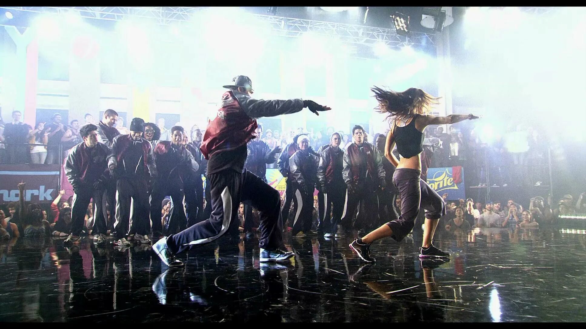 Хип хоп шаг вперед. Хани дэниэлс хореограф. Шаг вперед 2: улицы фильм 2008. Шаг вперёд карли. Фильм про танцы шаг вперед.