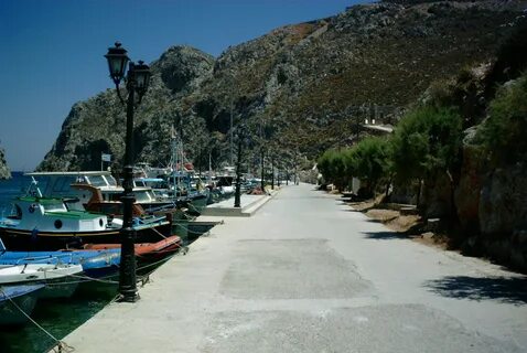 File:Vathy, Kalymnos, 2001 (2).jpg - Wikimedia Commons