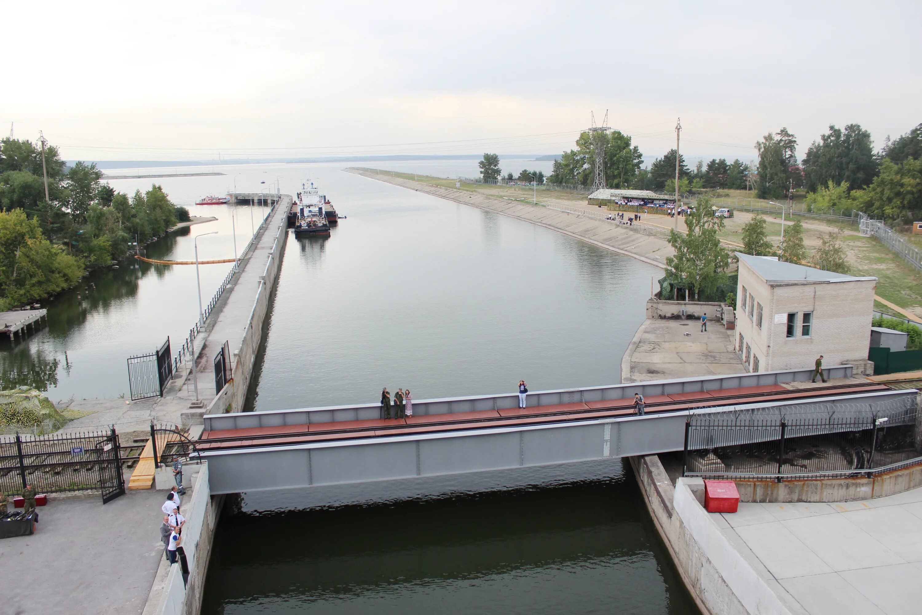 Сайт шлюза. Новосибирск ГЭС шлюзы. Аванпорте шлюз Новосибирск. Шлюзы Новосибирск мост. Мост через шлюз Новосибирской Новосибирск.