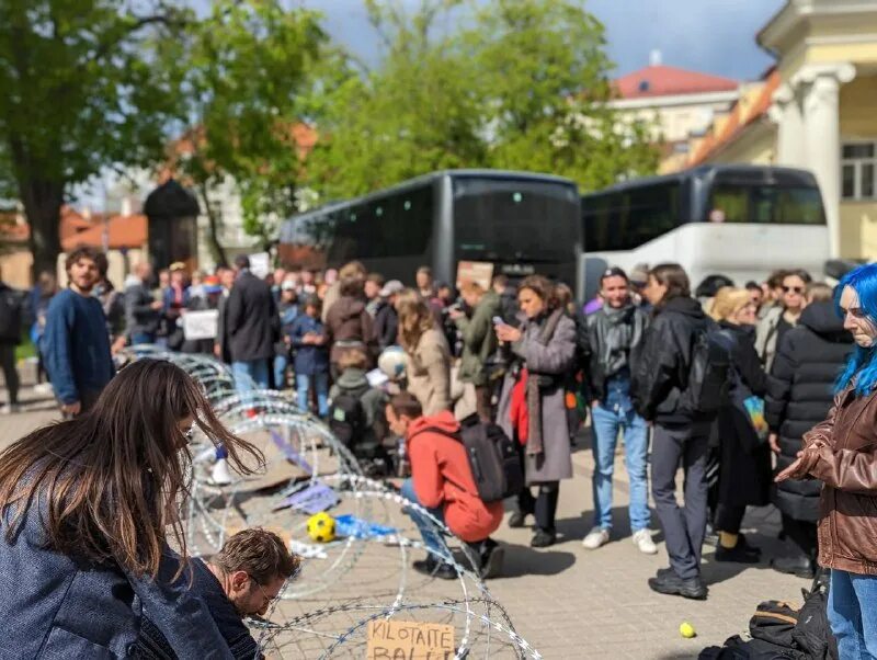 Red migrant. европейский миграционный кризис 2021. литва граница пограничники. миграция населения латвии. миграция из латвии.