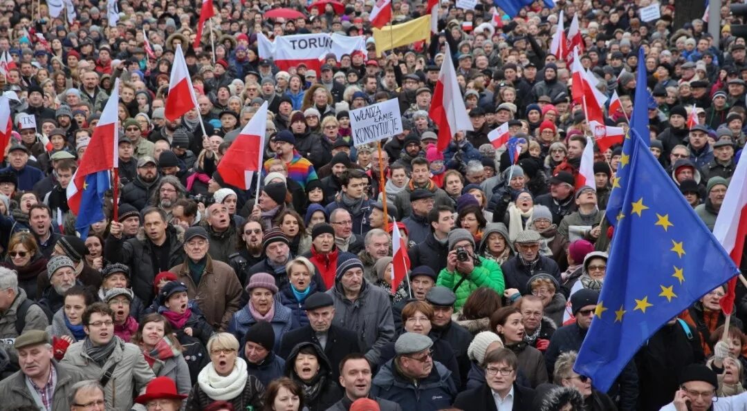 Митинг в Польше. Поляки митинг. Митинг в Варшаве. Протесты в Варшаве. Митинги в польше