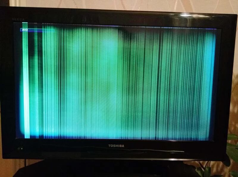 Телевизор стали. Вертикальные полосы 32lm340t. Полосы на экране. Зеленые полосы на экране телевизора. Вертикальные полосы на экране телевизора.