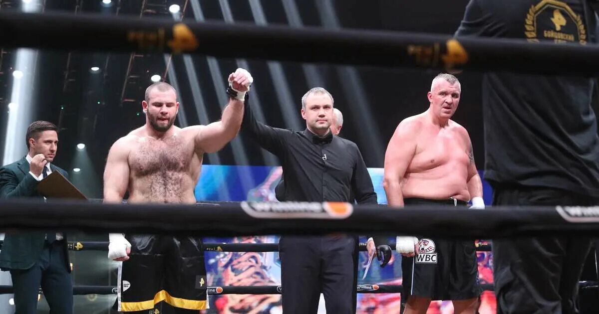 Кто победил в бою на рен тв. Дацик последний бой 2023 года с Джонсоном. Русские боксеры.