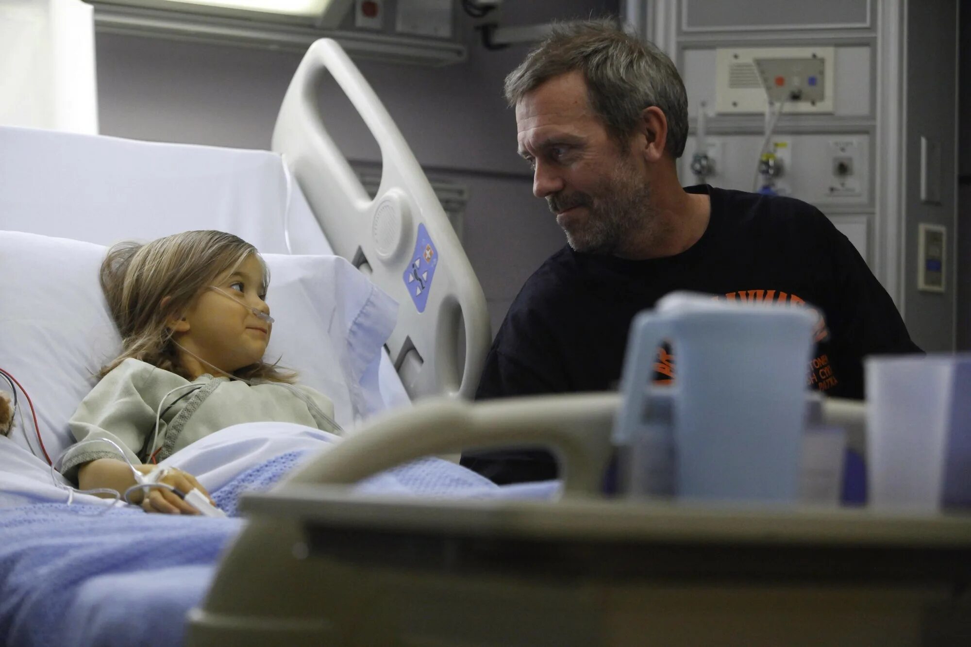 Hugh Laurie доктор Хаус. Доктор Хаус и ребенок. Доктор Хаус эпизод 19.