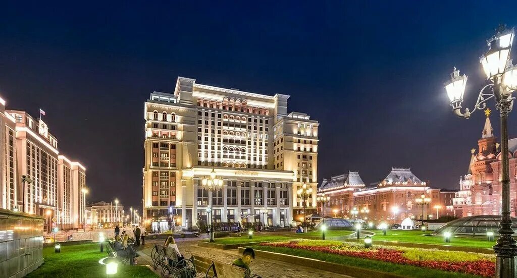 Гостиницы москва охотный. Отель four Seasons в Москве. Гостиница Москва Охотный ряд. Four Seasons Охотный ряд. Гостиница рядом с красной площадью.