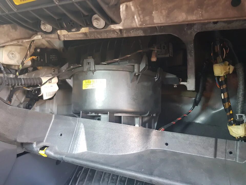 P0075 opel z18xer. Защита отопителя опель виваро. Прокладка для алюминиевой клапанной крышки z18xer. Впускной коллектор опель зафира б z18xer. Опель зафира б z18xer печка.