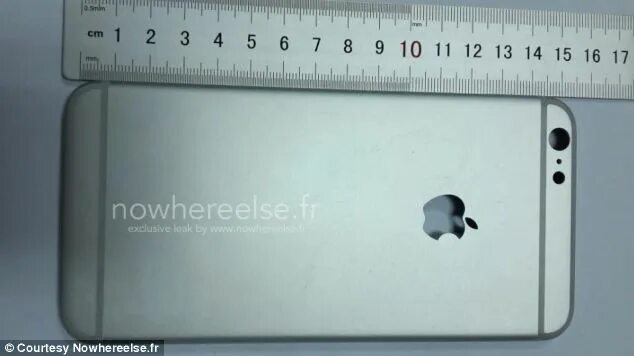 В сети показали рекордно тонкие рамки дисплея iPhone 15 Pro. Выглядит потрясно i
