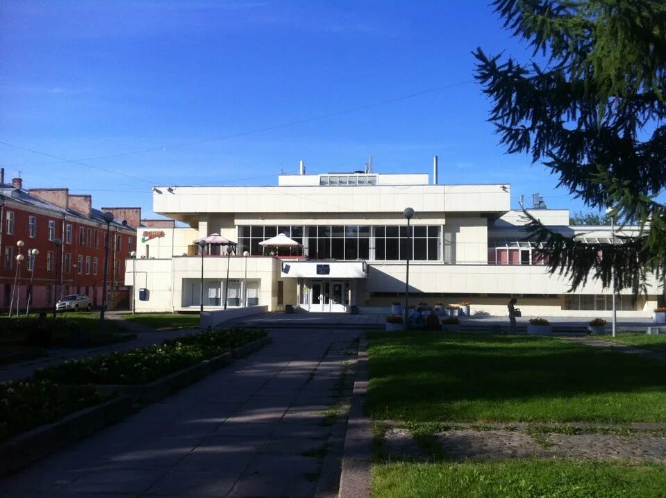 Дворец молодежи кронштадт. Кронштадтский дворец молодежи. дом молодежи кронштадт. советская 35 кронштадт. кронштадт ул советская 35.
