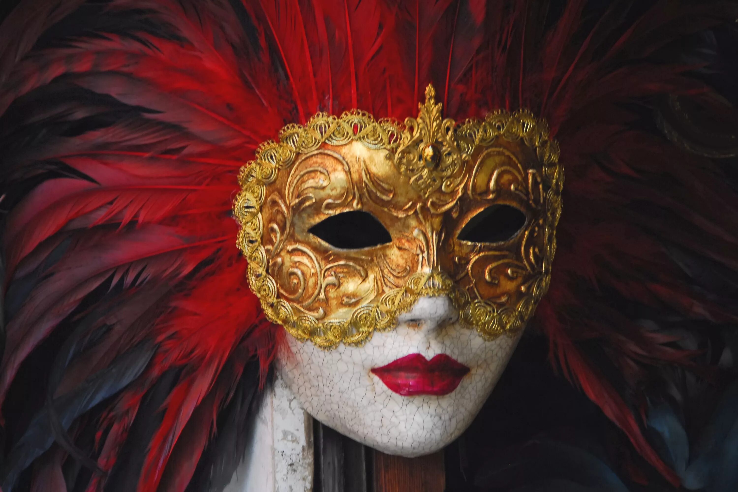 Самая красивая маска. Венецианский карнавал маски. Маска Коломбина венецианская. Венецианская маска Маттачино. Маска Венеция для карнавала.