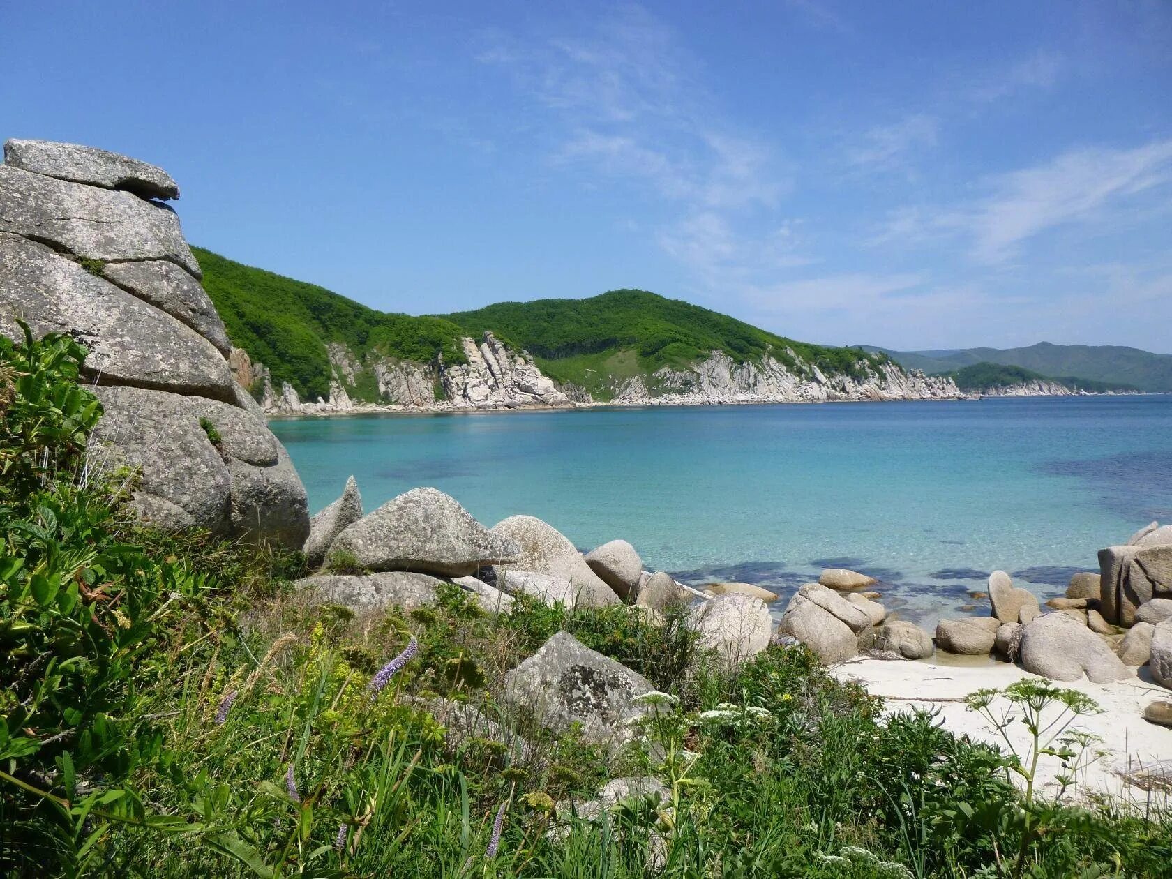 Город в приморском крае дальний. Бухта маяк владивосток. Русский (остров, приморский край) острова владивостока. Дальний восток владивосток. Первомайский район владивосток.