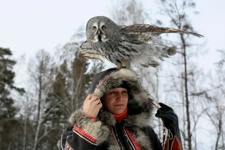 File:Birdwatching on beach.jpg - Wikipedia