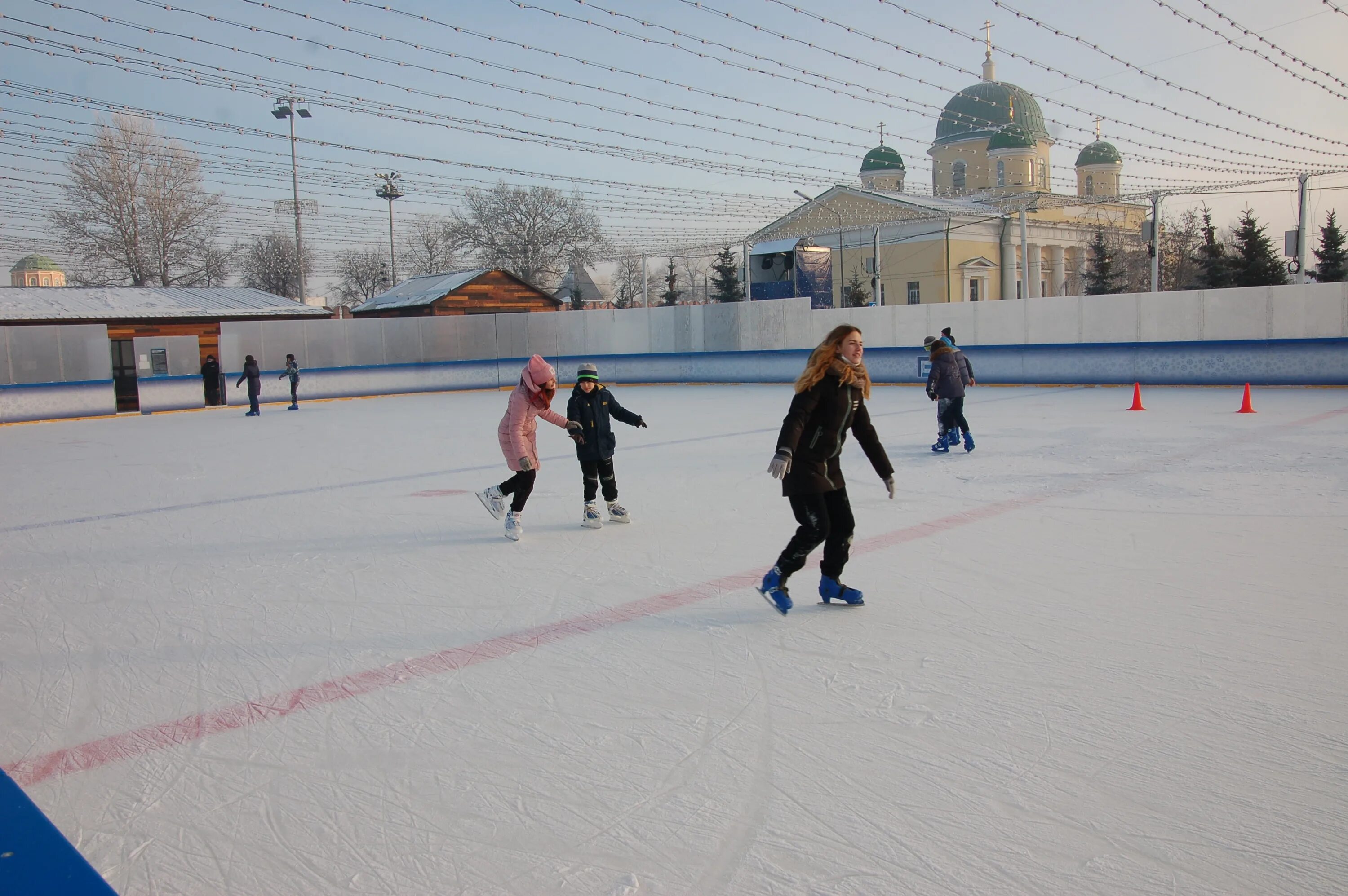 Сегодня есть каток. Губернский каток Тула. Губернаторский каток Тула. Каток на площади Ленина Тула. Губернского катка в Туле.