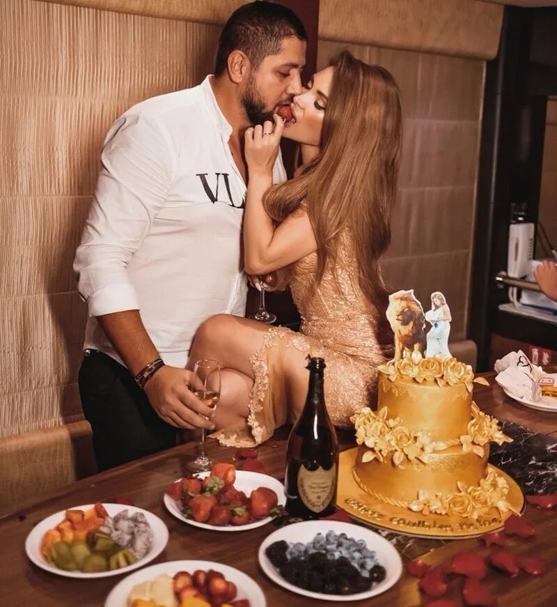 Арсений Бородин об отношениях с Настей Ивлеевой: "Не скучаю по тем временам" - Y