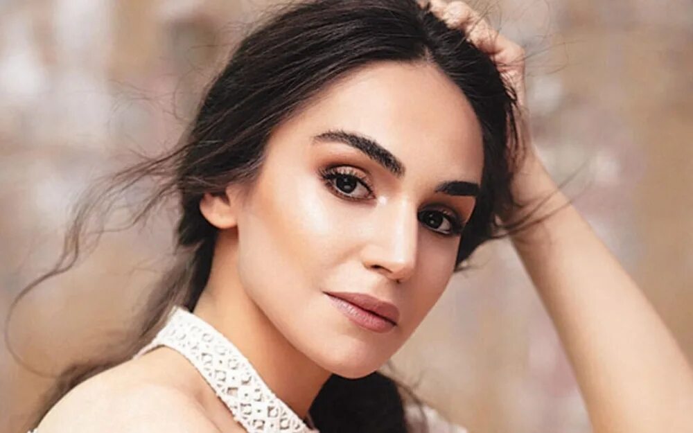 Сахра турецкий сериал. Сахра шаш турецкая актриса. Таране алидости. Сахра турецкий сериал. Sahra sas.